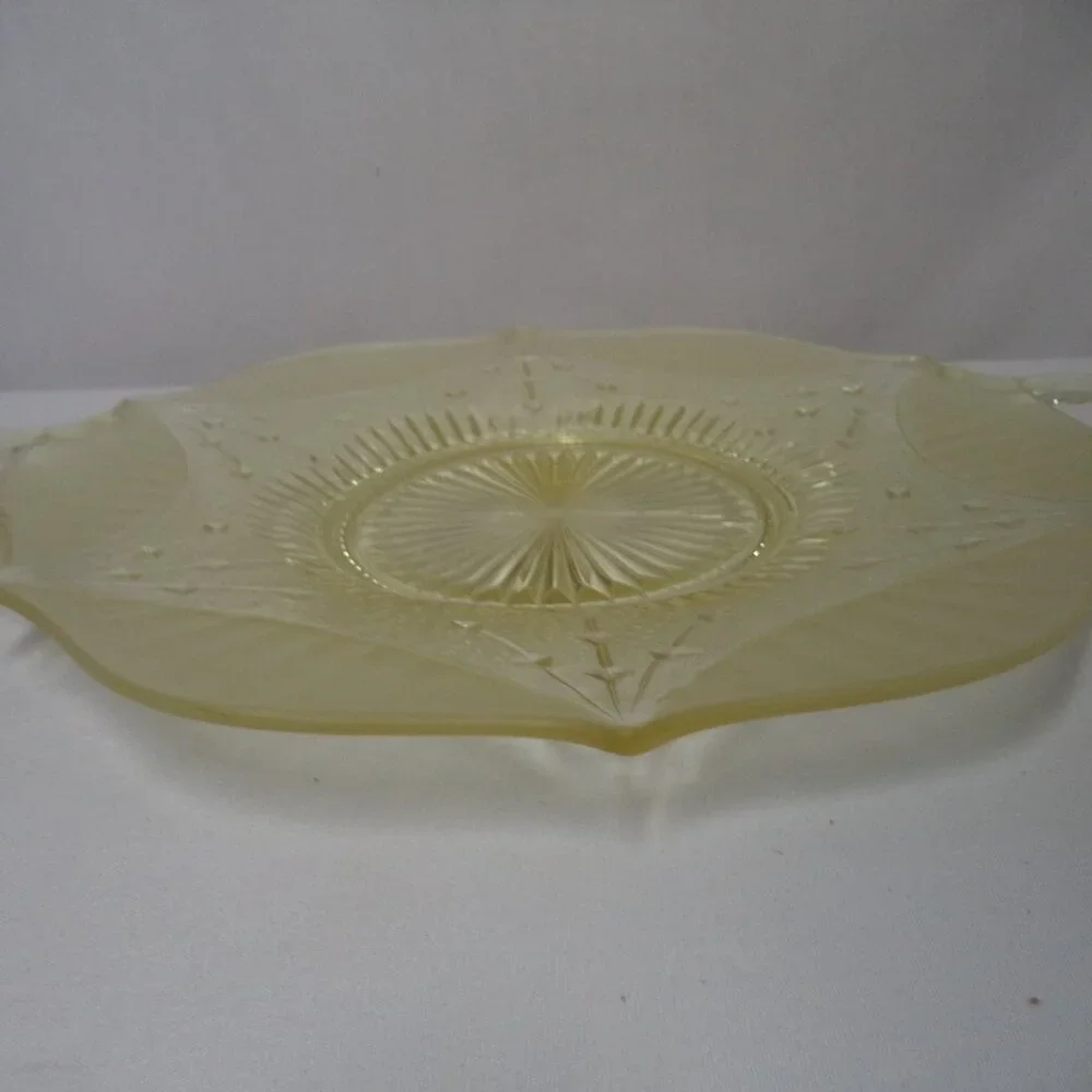 Lancaster Vintage Depression Yellow Darts Serving plate tray platter 13.5